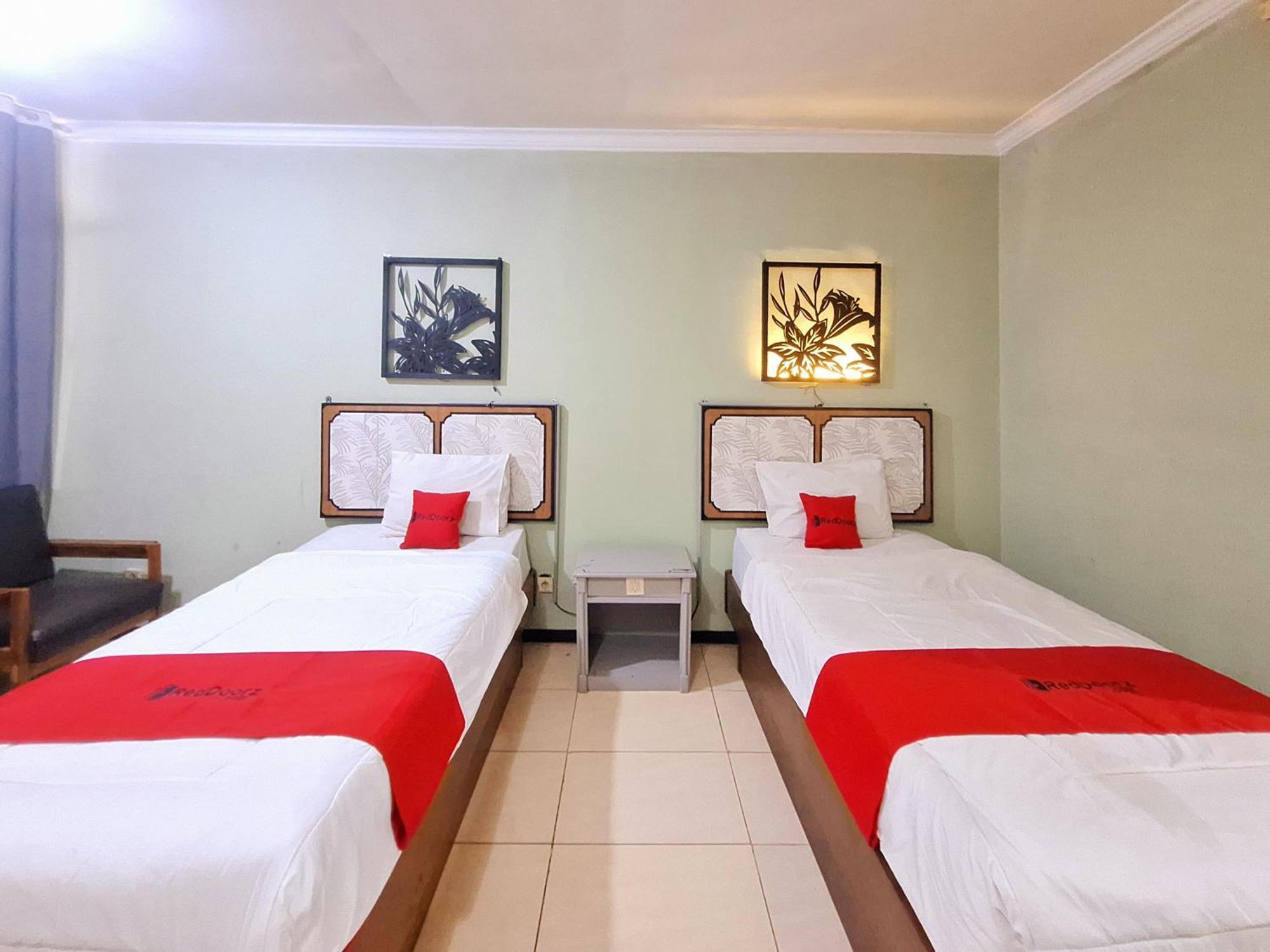 Reddoorz Near Stadion Semeru Lumajang Jawa Timur Exterior foto